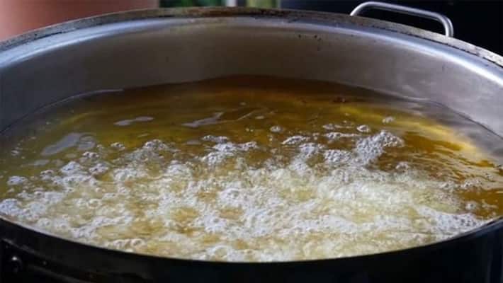 girlfriend attacks boyfriend with boiling oil for cheating her