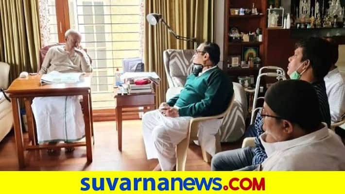 Congress Senior Leader CM Ibrahim Meets HD Devegowda for Joining JDS rbj Congress Senior Leader CM Ibrahim Meets HD Devegowda for Joining JDS rbj