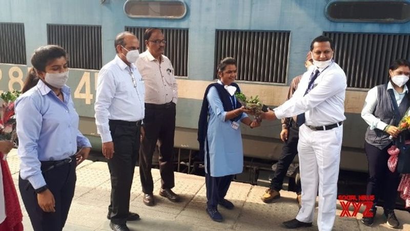 मीडिया से बात करते हुए वेस्टर्न रेलवे के चीफ ऑफिसर आलोक कंसल ने महिलाओं के इस कदम को महिला सशक्तिकरण का एक शानदार उदाहरण बताया। उन्होंने कहा-यह वास्तव में पश्चिम रेलवे के लिए एक यादगार दिन है। यह देश की सभी लेडीज के लिए अनुकरणीय आदर्श मॉडल है। इन्होंने अपनी मेहनत और जज्बे से जो मिसाल पेश की है उसकी जितनी भी तारीफ की जाए वह कम है।