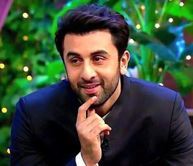 While recollecting the memory, the actor said, "Main New York ki sadak pe chal raha tha. Main bhaag raha tha actually, mujhe bohot zor ki bathroom aa rahi thi. Main bhaag raha tha hotel ki taraf aur woh phone pe baat karte hue aise guzar rahi thi. Nazar mili toh maine socha, 'Yaar, yeh toh Natalie Portman hai.' Toh main ghoom ke bhaag ke aaya aur kaha, 'Ek photo, ek photo' (I was walking on the streets of New York; actually I was running as I needed to go to a washroom, immediately. So, as I was running towards the hotel, she was passing by, talking to the phone. As soon as I realised that she is Natalie Portman, I came back to her to click a photo)".
