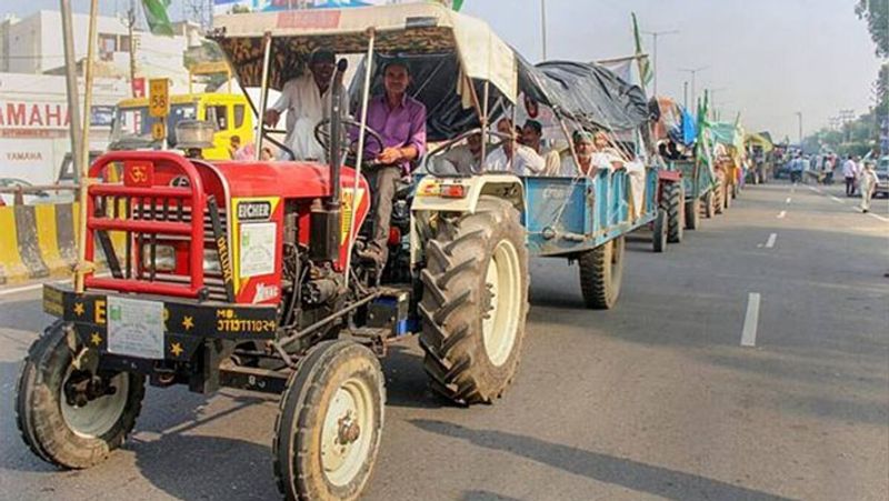 1980 के दशम में 5 और नई ट्रैक्टर कंपनियां अस्तित्व में आईं। इनमें पंजाब, हरियाणा आदि की कंपनियां शामिल थीं। 90 के दशक में कुछ और कंपनियां बनीं, लेकिन वे दूसरों में विलय हो गईं।