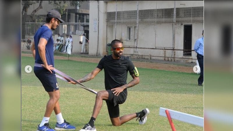 इन फोटोज को पोस्ट करते हुए हार्दिक ने लिखा कि, नया साल, वहीं हसल। ट्रेनर के साथ अपनी फिटनेस पर पंड्या पूरी तरह ध्यान दे रहे हैं।
(फोटो सोर्स- इंस्टाग्राम)