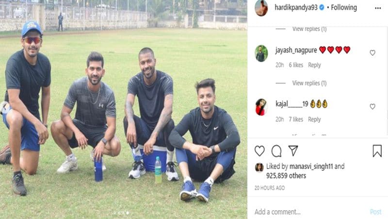 ब्लैक कलर का स्पोर्ट्स वीयर पहने और शानदार चश्मा लगाए उनका ये लुक फैंस को भी काफी पसंद आ रहा है। इस तस्वीर पर हजारों लोग लाइक और कमेंट भी कर चुके हैं। कोई उन्हें हॉट बोल रहा है, तो कोई उनकी वापसी को लेकर सवाल पूछ रहा है।
(फोटो सोर्स- इंस्टाग्राम)