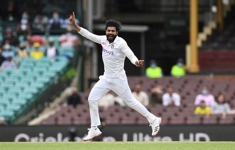 India lost two wickets in first session of third day at Sydney