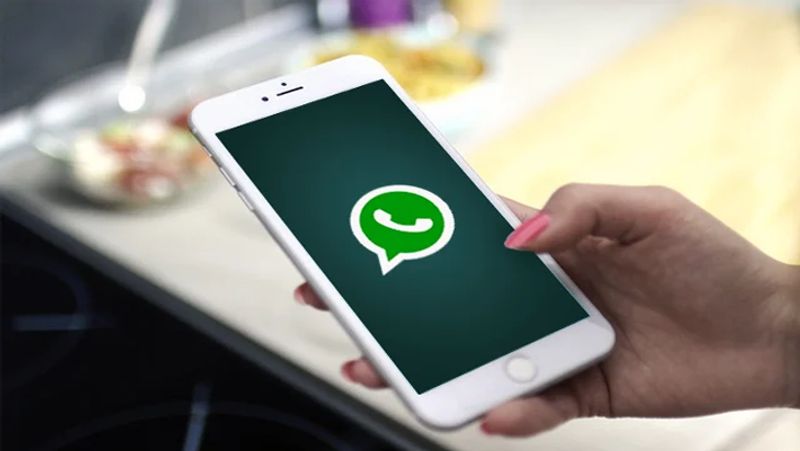 इसके बाद When using mobile data पर क्लिक करें। यहां दिए गए सभी विकल्पों को अनचेक कर दें और Ok पर क्लिक करें। बाकी के दोनों विकल्पों When connected on Wi-Fi और When roaming के विकल्पों में भी सभी विकल्पों को अनचेक कर दें और Ok पर टैप कर दें। इससे वीडियो और फोटो के जरिए डाटा कंज्पशन कम हो जाएगा।