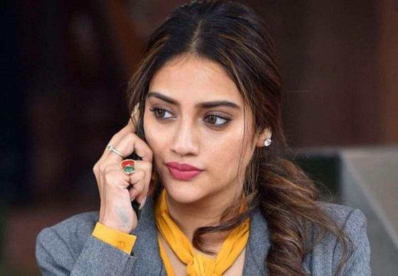 ঠিক তেমন ভাবেই তিনি জনপ্রতিনিধি, তাঁর কেন্দ্র বা রাজ্য রাজনীতি নিয়ে যদি কোনও প্রশ্ন থাকে, তাহলেও তিনি উত্তর দিতে প্রস্তুত।