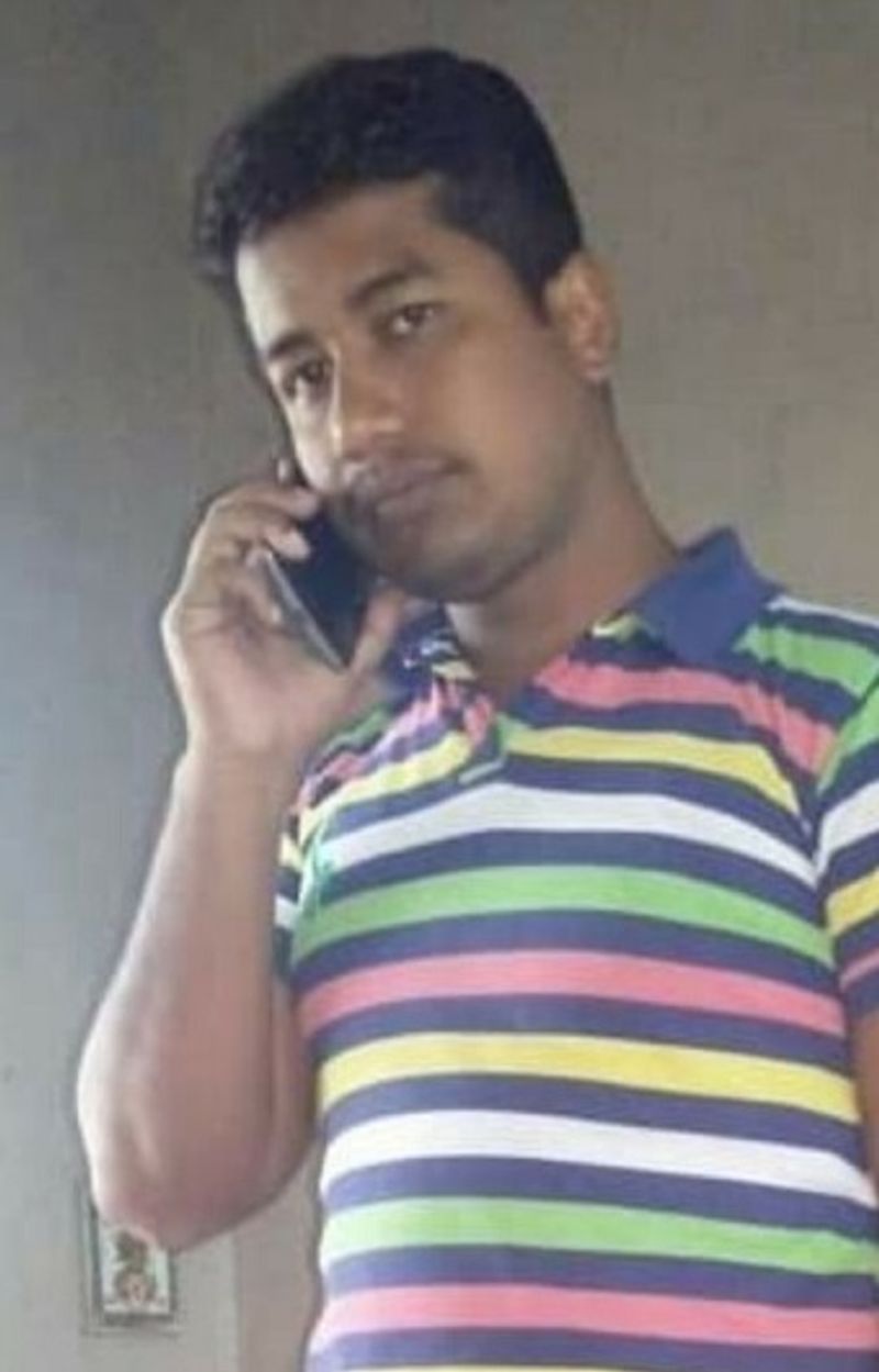 रात काफी होने के कारण पुलिस ने कमरे को सील कर दिया। साथ ही परिजनों को सूचना दी। आज दिन सुबह परिजनों के आने के बाद कमरे का दरवाजा खोला गया।
