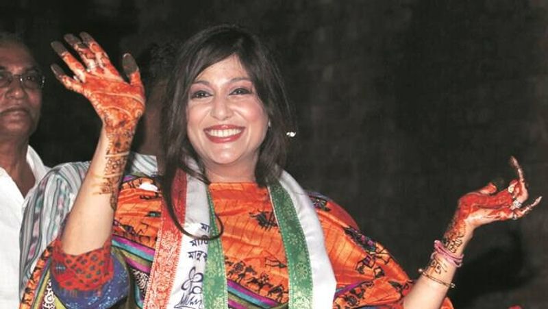 वैशाली के एक भाई हैं। अभिषेक डालमिया पिछले साल फरवरी में बंगाल क्रिकेट संघ के सबसे कम उम्र के अध्यक्ष चुने गए थे। तब उनकी उम्र 38 साल थी। वैशाली मारवाड़ी फैमिली से आती हैं।
(FILE फोटो-पिछले इलेक्शन के दौरान वैशाली)