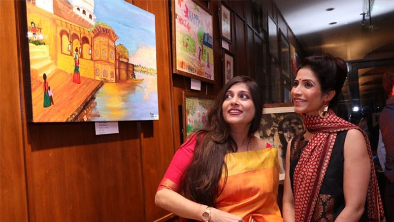 डालमिया फैमिली मूलत: राजस्थान के झुंझनूं जिले के चिरवारा की रहने वाली है। हालांकि यह कई दशकों से कोलकाता में बस चुकी है।
(FILE फोटो-एक प्रदर्शनी के दौरान दौरान वैशाली)

