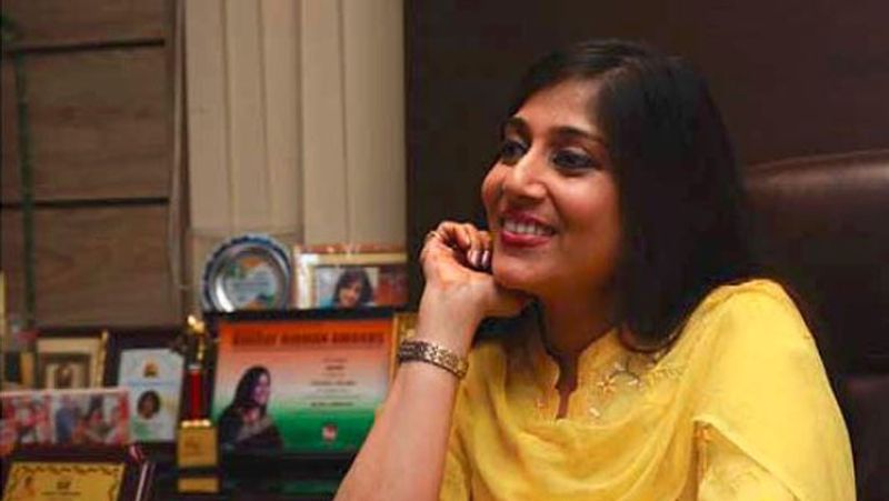 वैशाली के पिता जगमोहन डालमिया का 20 सितंबर, 2015 को निधन हो गया था। वैशाली उनके निधन के एक साल बाद ही राजनीति में उतर आई थीं।
(FILE फोटो-अपने दफ्तर में वैशाली)
