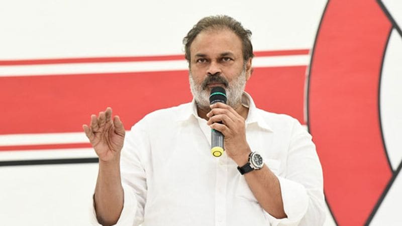 why mega heroes supporting prakash raj when he was criticised pawan kalyan