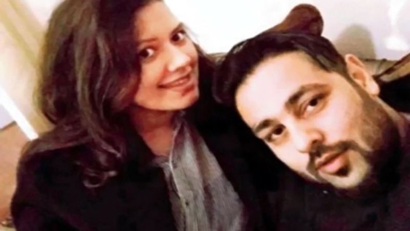 पत्नी जैस्मिन के साथ रैपर बादशाह उर्फ आदित्य प्रतीक सिंह सिसोदिया।