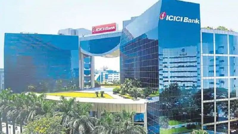 आईसीआईसीआई बैंक (ICICI Bank) में FD पर ब्याज दर 5.35 फीसदी है। इस बैंक में 5 लाख रुपए 5 साल के लिए फिक्स्ड डिपॉजिट में लगाने पर मेच्योरिटी की अवधि के बाद 6,52,958 रुपए मिलेंगे। इस तरह ब्याज के रूप में कुल 1,52,958 रुपए का फायदा होगा। (फाइल फोटो)