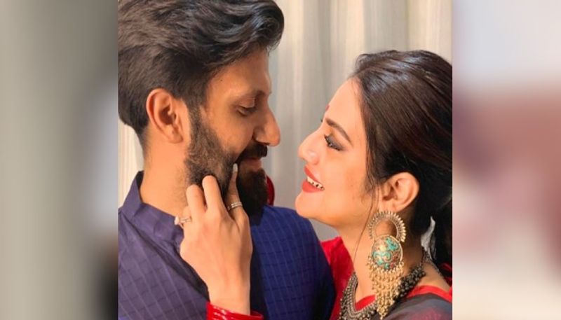 দীর্ঘ ৬ মাস ধরেই আলাদা রয়েছেন মিঁয়া-বিবি। তবে খুব শীঘ্রই আবার দেখা হতে চলেছে নুসরত-নিখিলের। তবে সেই সাক্ষাৎ যে খুব একটা সুখকর নয়, তা বোঝাই যাচ্ছে।