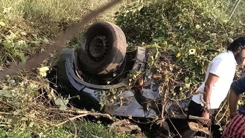 ऑटो न्यूज पोर्टल कारटॉक की एक रिपोर्ट के अनुसार, संजीव पालकुन्नू अपने परिवार के साथ टाटा हैरियर में सवार होकर कहीं जा रहे थे। रास्ते में तेज गति में कार पर नियंत्रण खोने के बाद कई बार सड़क पर पलट गई और संकरी नहर में जा गिरी। इस हादसे में चालक और कार में बैठे अन्य लोगों को मामूली चोटें आई लेकिन कुछ बड़ा नुकसान नहीं हुआ। 