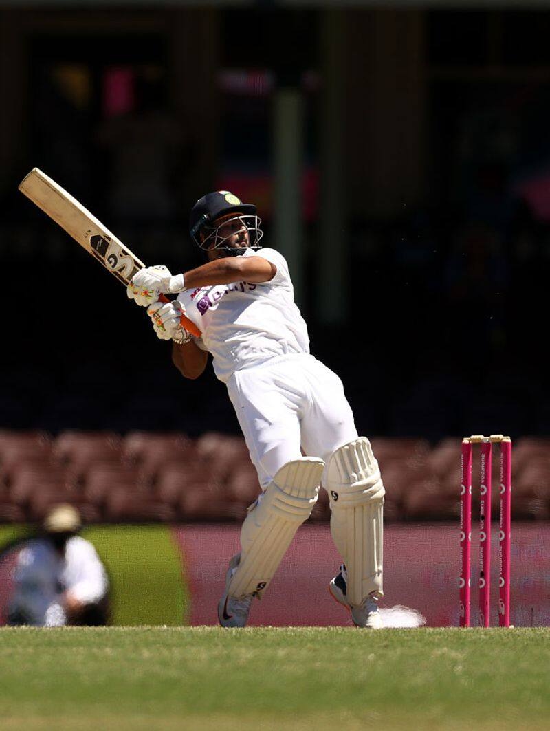 India looking good after early wicket in fifth day of Sydney Test