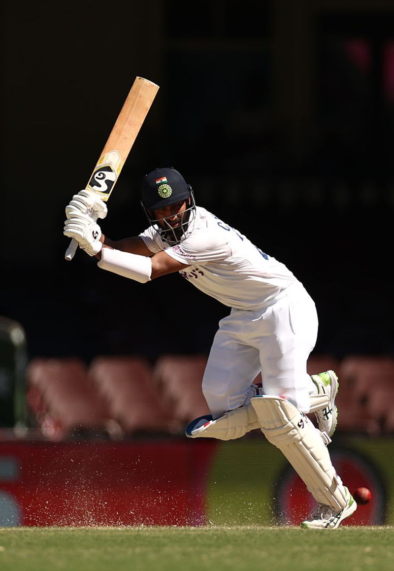 India looking good after early wicket in fifth day of Sydney Test