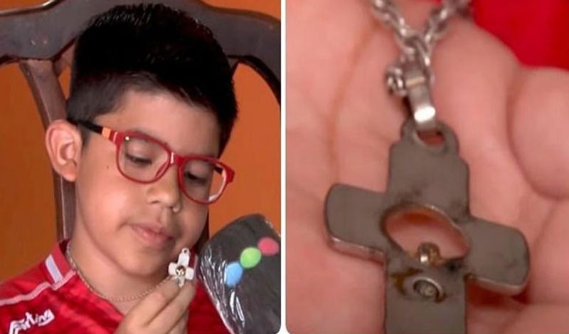टिजियानो के सीने और गोली के बीच में ये लॉकेट आ गया। इस वजह से उसकी जान को कोई नुकसान नहीं हुआ। अगर बच्चे ने लॉकेट नहीं पहन रखा होता तो बड़ी दुर्घटना हो सकती थी। 