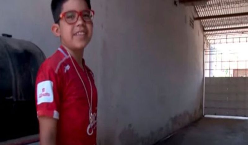 सोशल मीडिया पर जब ये खबर आई तो लोगों ने इसे चमत्कार बताया। इतने पास से मौत के गुजर जाने पर लोगों ने टिजियानो को भगवान का बच्चा बताया। पुलिस अब मामले की छानबीन कर अटैक करने वालों को पकड़ने की तैयारी में है। 