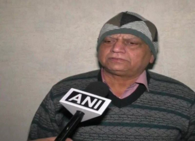 हिंदू महासभा ने कहा, गोडसे ने ग्वालियर में प्रशिक्षण लिया और एक पिस्तौल खरीदी। बाद में वह अपनी योजना को अंजाम देने के लिए दिल्ली चला गया। पहले प्रयास में वह सफल नहीं रहा। जब गांधीजी गोडसे से मिले तो बाद में उनके खिलाफ जवाबी कार्रवाई करने का संकल्प पूरा किया। तब हमने कहा है कि आपने देश का विभाजन किया है और आपको इसके परिणाम भुगतने होंगे। 