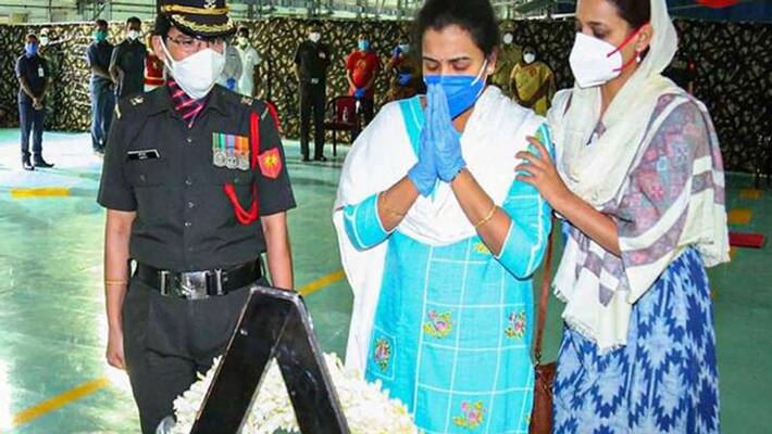 late col santosh babu wife santoshi felicitated by district collector ksp late col santosh babu wife santoshi felicitated by district collector ksp