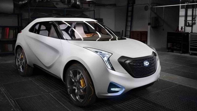 हुंडई (Hyundai) भी अपनी सब-4 मीटर एसयूवी को लाने की योजना पर तेजी से काम कर रही है। यह भी एक सस्ती एसयूवी होगी। हुंडई ने इसे AX1 कोडनमेम दिया है। इस कार को भी टेस्टिंग के दौरान कई बार देखा जा चुका है। जानकारी के मुताबिक, यह सैंट्रो की तरह ही K1 प्लेटफॉर्म और हुंडई फैशन डिजाइन के साथ आएगी। इसे 1.0 लीटर नैचुरली एस्पिरेटेड पेट्रोल इंजन, 5-स्पीड मैनुअल और ऑटौमैटिक ट्रांसमिशन के साथ लॉन्च किया जा सकता है।