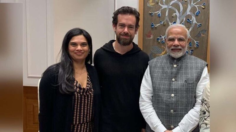 विजया ने 2018 में पीएम मोदी से मुलाकात की थी। विजया उस वक्त चर्चा में आई थीं, जब अमेरिकी कंपनी पोलिटिको ने उन्हें सबसे ताकतवर सोशल मीडिया एक्जीक्यूटिव बताया था। मैग्जीन ने उन्हें दुनिया को बदलने वाली महिलाओं में शामिल किया था।