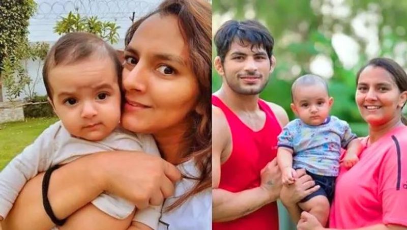 फोटो के साथ गीता फोगाट ने लिखा था कि मां बनने का अहसास दुनिया का सबसे अच्छा अहसास होता है। गीता फोगाट अपने बेटे अर्जुन के साथ मिट्टी के अखाड़े में खेलते हुए भी कई बार फोटो शेयर कर चुकी हैं।

