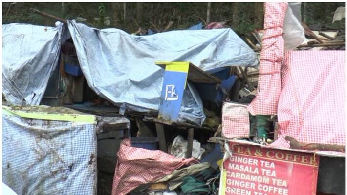 complaints increase as revenue officers removes encroached small shops in munnar complaints increase as revenue officers removes encroached small shops in munnar
