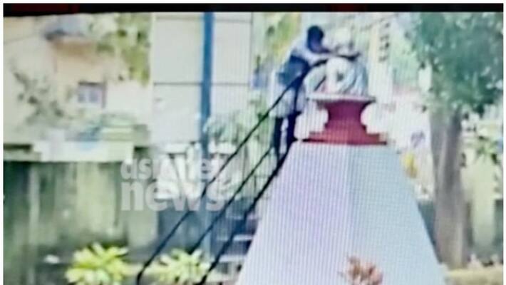 cctv visuals of tying bjp flag in palakkad gandhi sculpture cctv visuals of tying bjp flag in palakkad gandhi sculpture