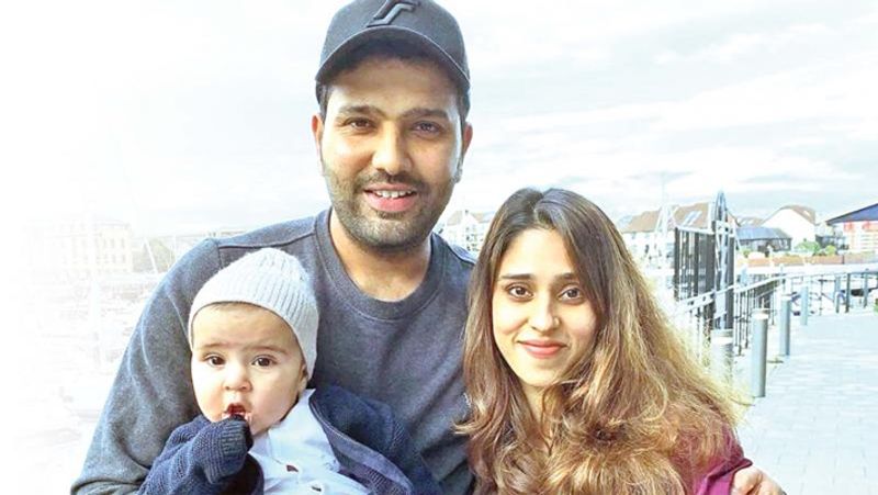 రోహిత్ శర్మ కూడా తనకు కాస్త మతిమరుపు, కాస్త అజాగ్రత్త, కాస్త అతి నిద్ర అలవాటు ఉన్నాయని ఓ కార్యక్రమంలో ఒప్పుకున్నాడు. రితికా లేకపోతే ప్రతీసారి తనని ఎవరో ఒకరు వచ్చి లేపేవారని తెలియచేశాడు.
