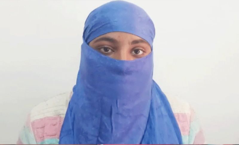 जब मैंने अपने पति के अलावा किसी दूसरे के साथ शारीरिक संबंध बनाने से मना किया तो मेरे साथ अत्याचार किए गया। मारापीटा गया। कई बार उसे चारों के साथ सोने के लिए मजबूर किया जाता रहा। मैं दो महीने तक सब सहन करती रही, लेकिन जब हद पार हो गई तो मैं वहां से भागकर मायके आ गई।