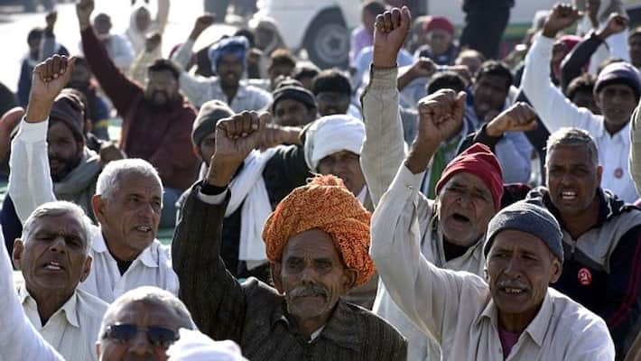 Farmers protest: Govt hardens stance, farmers adamant; SC hearing on order against on R-Day tractor rally-dnm Farmers protest: Govt hardens stance, farmers adamant; SC hearing on order against on R-Day tractor rally-dnm