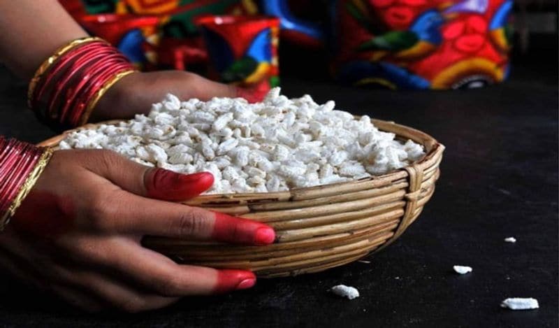 लोहरी या होली में सफ़ेद लावा का इस्तेमाल किया जाता है। लावा को खील भी कहते हैं। लावा को धान से बनाया जाता है। लेकिन क्या आप जानते हैं कि लावा के ऐसे अनगिनत फायदे हैं जिनके बारे में ज्यादा लोगों को नहीं पता है। 
