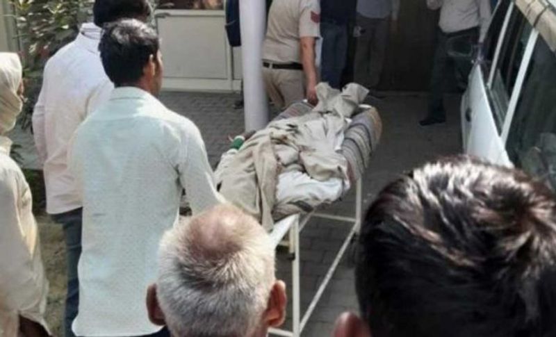 आसपास के गांव के लोगों के मुताबिक, छैरा-मानपुर गांव में अवैध शराब बनाने और बेचने का सबसे बड़ा अड्डा है। सालों से यहां अवैध शराब बनाने व बेचने का कारोबार खुलेआम चल रहा है। हाईवे किनारे बनी गुमटियों व दुकानों पर खुलेआम शराब बिकती है लेकिन आबकारी विभाग व बागचीनी पुलिस ने कभी कोई बड़ा एक्शन नहीं लिया।