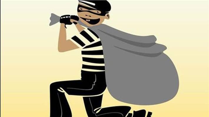 robbers stole 50 sovereigns of gold and Rs 1.4 lakh in Malappuram robbers stole 50 sovereigns of gold and Rs 1.4 lakh in Malappuram