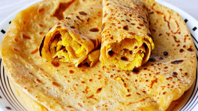 Puran-Poli – Maharashtra: It's a flatbread, it's a dessert- it is both! You have to try it to know what this genius dish truly entails. A sweet chana dal filling inside a flatbread made with maida, spells indulgence. Puran poli is truly festive in every which way, and yet so comforting.