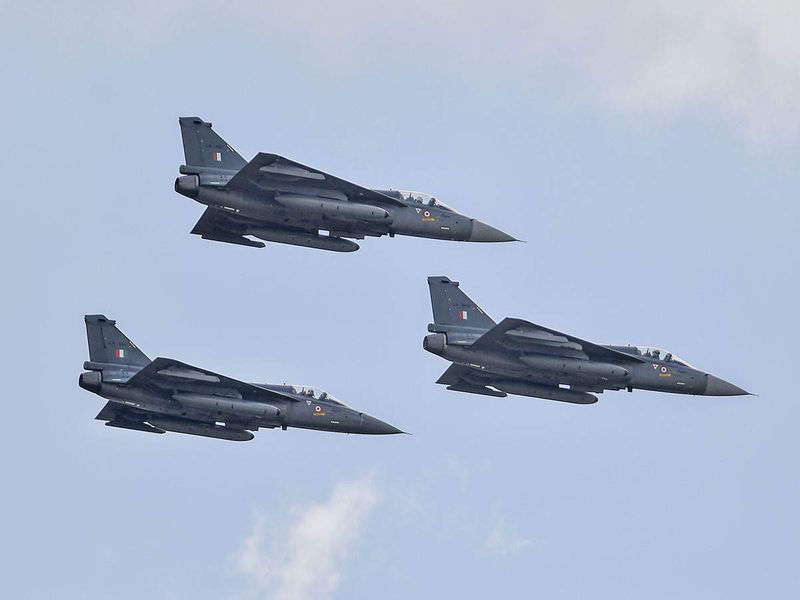 Asserting that Light Combat Aircraft Tejas was better than its foreign equivalents on various parameters, Defence Minister Rajnath Singh on Tuesday said that the HAL will get orders for the aircraft from several countries very soon.
Countries like Sri Lanka and Egypt have already shown interest in indigenously-built Light Combat Aircraft Tejas.
The defence minister is in Bengaluru to attend the Aero India show, starting February 3. He also inaugurated the second production line of LCA Tejas in the city.