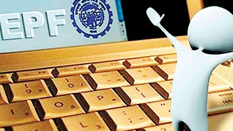 पीएफ (PF) अकाउंट में पैसा जमा कराने के लिए एक राशि तय होती है। इसमें कर्मचारी और कंपनी को हर महीने बेसिक सैलरी और डीए का 12 फीसदी जमा करना होता है। 12 फीसदी में 8.33 फीसदी राशि ईपीएफ किटी में जाती है, वहीं 3.67 फीसदी हिस्सा ईपीएफ में जमा होता है। (फाइल फोटो)
