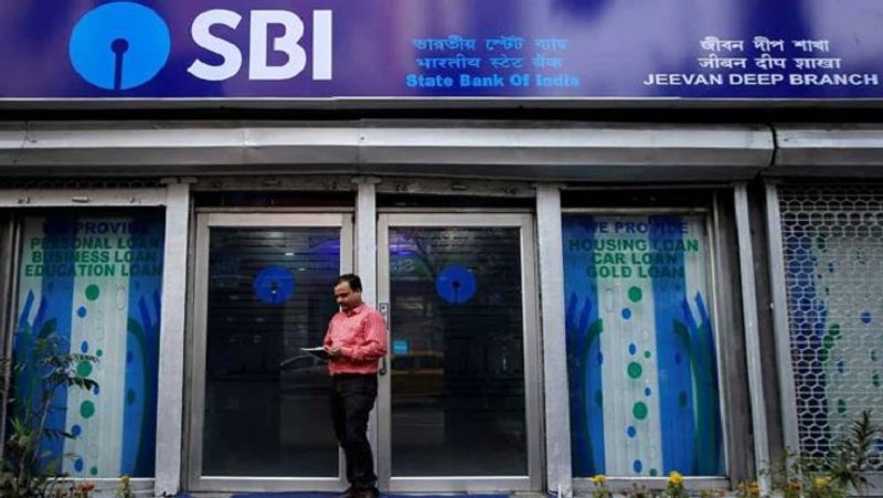 एसबीआई (SBI) फ्लेक्सी डिपॉजिट स्कीम में प्रीमेच्योर क्लोजर की सुविधा भी है। हालांकि, ऐसे में 5 लाख रुपए तक के डिपॉजिट के लिए सभी टेन्योर में ब्याज दर में 0.50 फीसदी की कटौती की जाती है। वहीं, 5 लाख रुपए से ज्यादा के डिपॉजिट के लिए ब्याज दर 1 फीसदी घट जाती है। (फाइल फोटो)