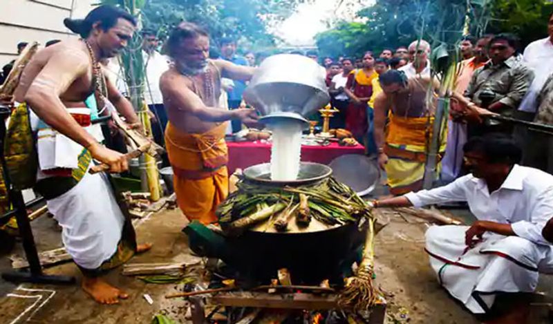 श्रीलंका में बिलकुल तमिल नाडु की तरह मनाई जाती है। यहां इसे पोंगल की तरह सेलेब्रेट किया जाता है। इसे श्रीलंका में उजाहवर थिरुनल के नाम से जाना जाता है। 