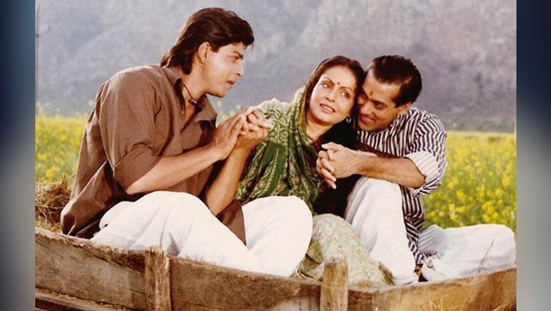 राखी की शादी 16 साल की उम्र में बंगाली पत्रकार अजय बिश्वास से (1963) हुई थी। लेकिन दो साल में दोनों अलग हो (1965) गए। इसके बाद उन्होंने 1973 में गुलजार से शादी। 