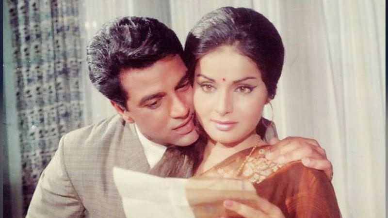एक बार गुलजार अपनी फिल्म आंधी (1975) की शूटिंग के लिए बेहतर लोकेशन की तलाश में कश्मीर गए थे। उस दौरान राखी भी साथ थीं। गुलजार अपने काम में डूबे रहते थे, जबकि राखी अकेली बैठी-बैठी बोर हो जाती थीं।