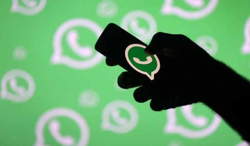 इन दिनों सोशल मीडिया पर WhatsApp और सिग्नल एप की सबसे ज्यादा चर्चा है। इन दो ऐप्स को लेकर जबरदस्त न्यूज सामने आ रही है और दोनों के बीच की प्रतिस्पर्धा का फायदा उठा रहे हैं फेक न्यूज फ़ैलाने वाले।
