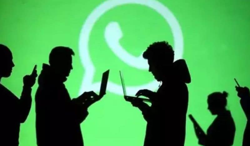 आखिर में आते हैं 6 महीने में WhatsApp बंद होने के दावे पर। इस दावे को खुद WhatsApp ने सिरे से नकार दिया है। उन्होंने साफ किया है कि ऐसा कोई प्लान नहीं है। WhatsApp लोगों को उनके दोस्तों और घरवालों से जुड़े रहने में हमेशा तत्पर रहेगा।
