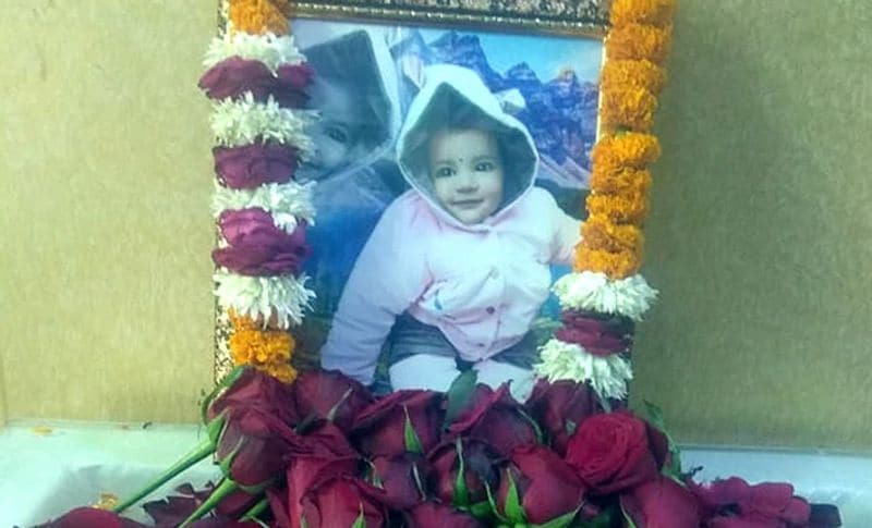 दरअसल, दिल्ली के रोहणी इलाके में रहने वाले अशीष कुमार की 20 महीने की बच्ची धनिष्ठा खेलते वक्त घर की पहली मंजिल से नीचे गिर गई थी। मासूम गिरते ही बेसुध हो गई, माता-पिता ने फौरन उसे सर गंगाराम लेकर गए, जहां उसे अस्पताल भर्ती कराया गया। डॉक्टरों ने दिन रात इलाज करके उसे होश में लाने की कोशिश की, लेकिन उसपर कोई असर नहीं हुआ। (फोटो गेटी)