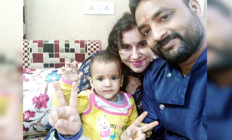 बच्ची के पिता आशीष ने दुखी मन से कहा कि सचमुच अपनों को खोने के बाद उनके अंगों को दान करना बहुत मुश्किल काम होता है। लेकिन हमने अस्पताल में रहते हुए कई ऐसे मरीज़ देखे जिन्हे अंगों की सख्त है। जिन्हें अगर यह अंग मिल जाएं तो उनकी जिंदगी सवर जाएगी। हम नहीं चाहते थे कि जिस तरह हम बेटी को खो चुके हैं कोई ओर अपने बच्चों को खोए। इसलिए हमने दिल पर पत्थर रखकर मरीजों को धनिष्ठा के दिल लिवर, दोनों किडनी और कॉर्निया दान किए।
