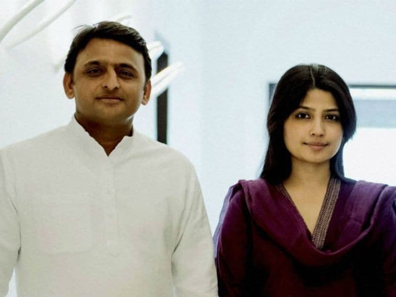 बताते हैं कि अखिलेश यादव और डिंपल का की लव स्टोरी भी काफी फेमस है। जिसे लेकर तरह-तरह की कहानियां बताई जाती हैं।
