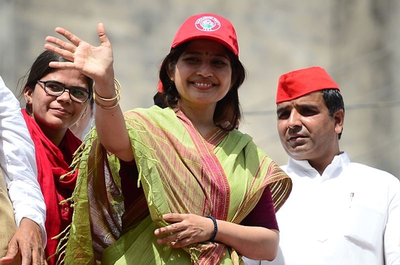 साल 2019 में दिए गए हलफनामें के मुताबिक डिंपल ने 1998 में लखनऊ विश्व विद्यालय से बी.कॉम किया था।
