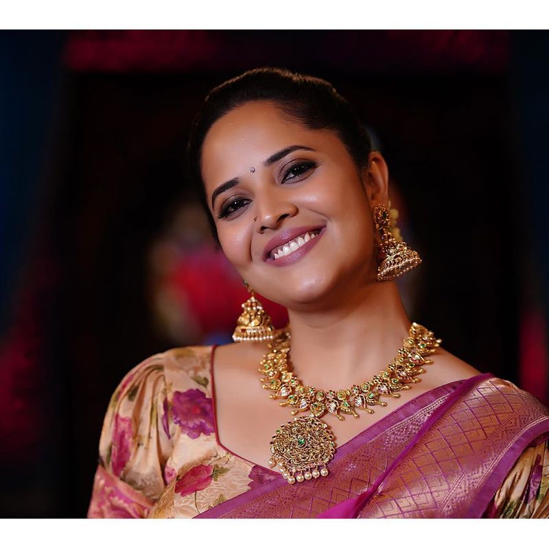 సంక్రాంతి పండగ చివరి రోజైన కనుమ నాడు ప్రసారం కానున్న ఎపిసోడ్ కోసం అనసూయ ఈ రేంజ్ లో తయారైంది.